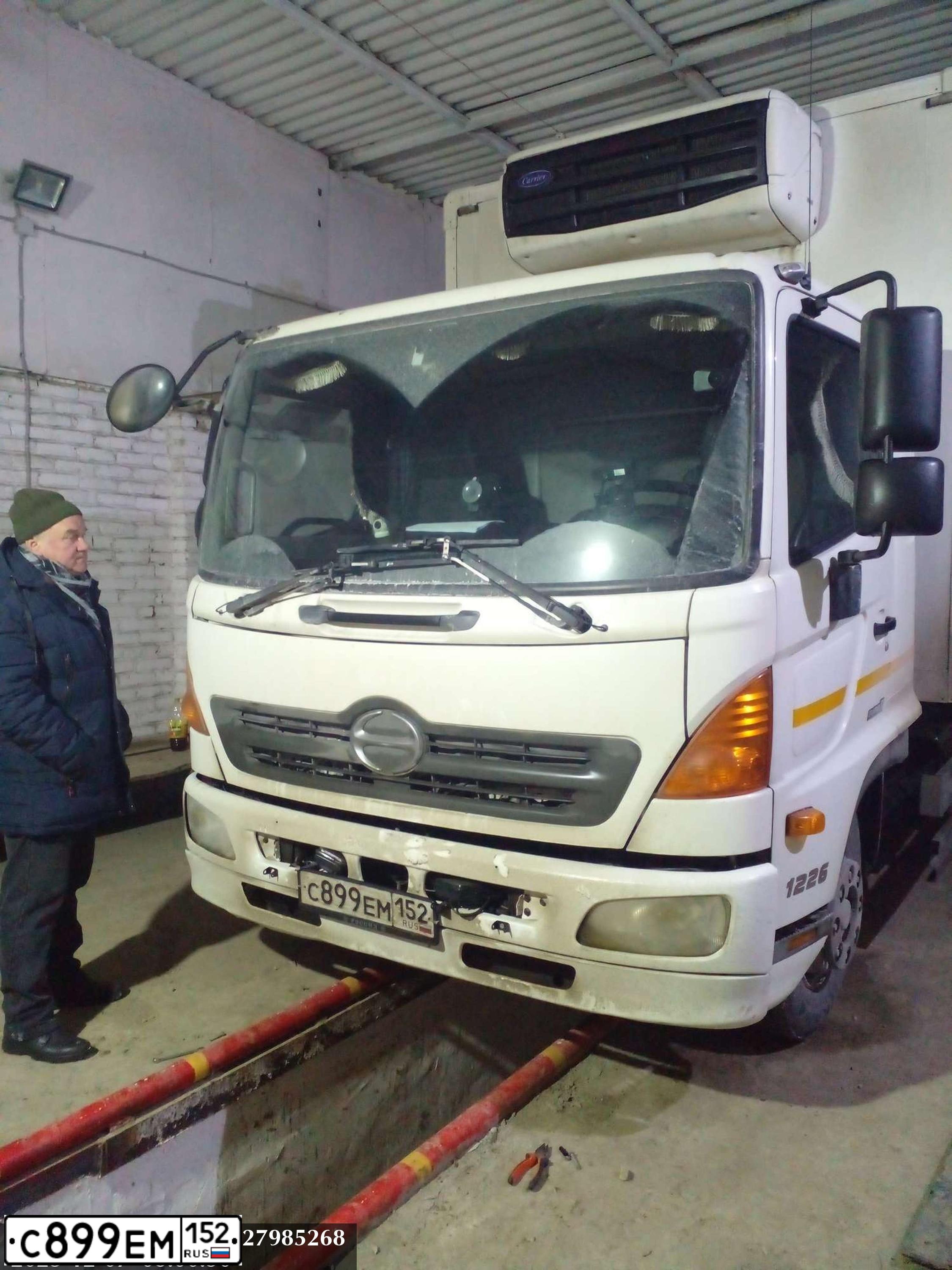 Фото автомобиля HINO 500-SERIE, 2019 — госномер С899ЕМ152. Цвет: БЕЛЫЙ