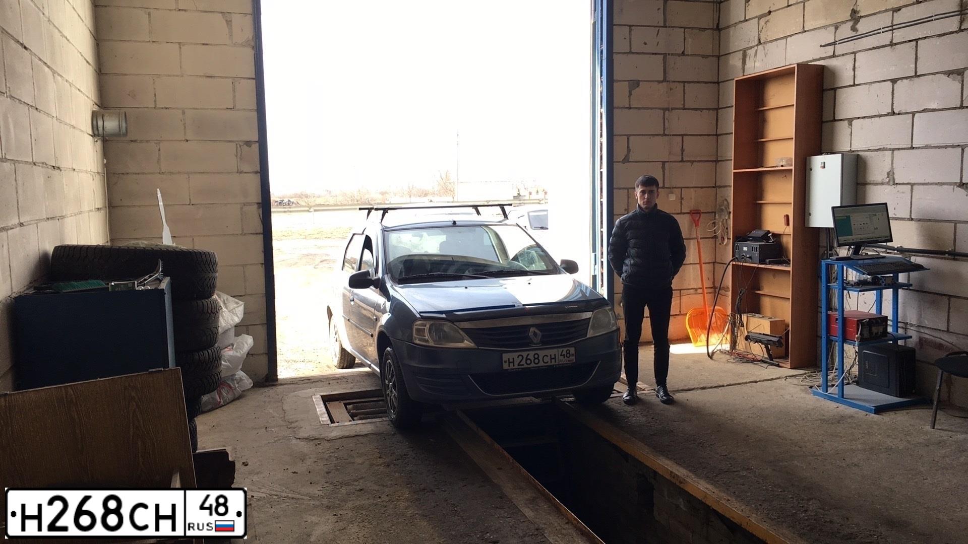 Фото автомобиля RENAULT LOGAN, 2011 — госномер Н268СН48. Цвет: СИНИЙ