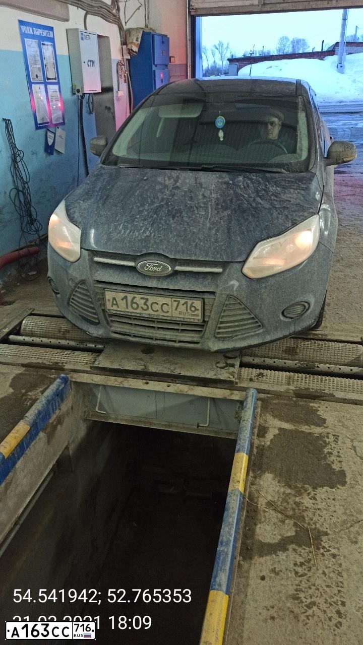 Фото автомобиля FORD FOCUS, 2013 — госномер Р300РК116. Цвет: ТЕМНО-СИНИЙ