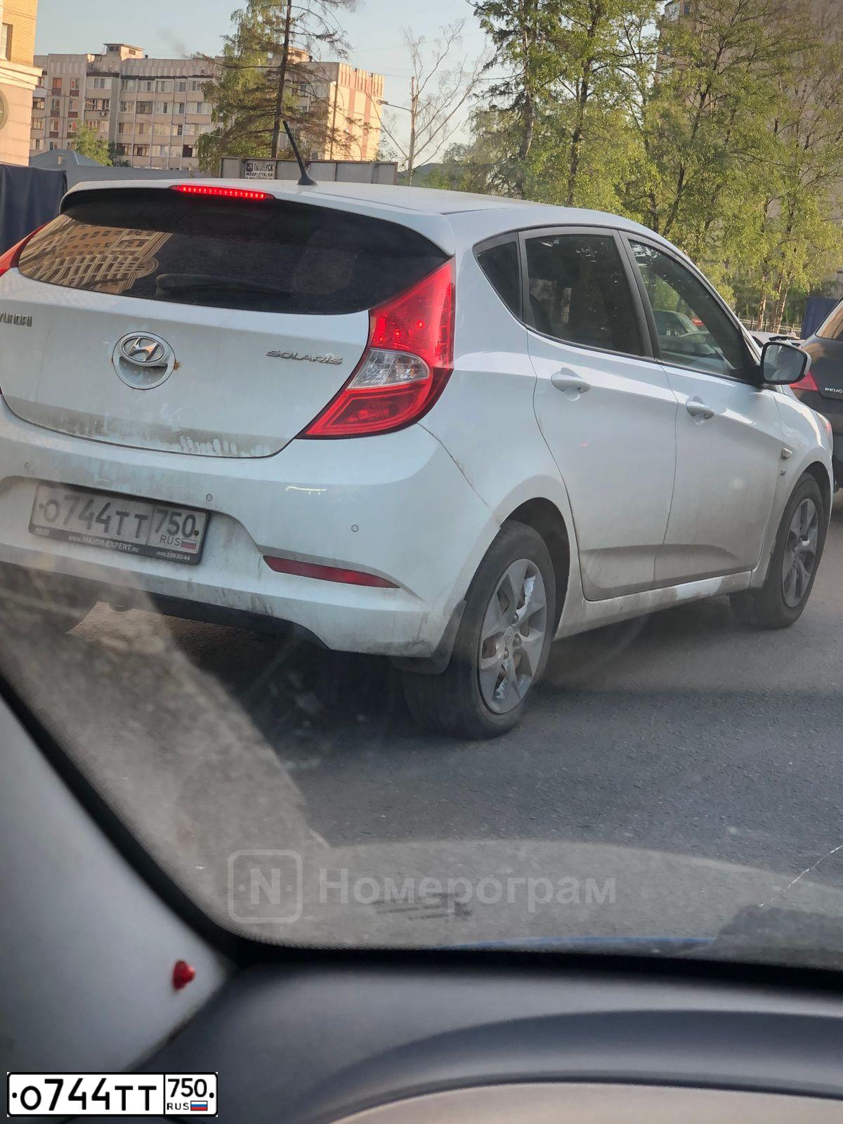 Фото автомобиля HYUNDAI SOLARIS, 2014 — госномер О744ТТ750. Цвет: Белый