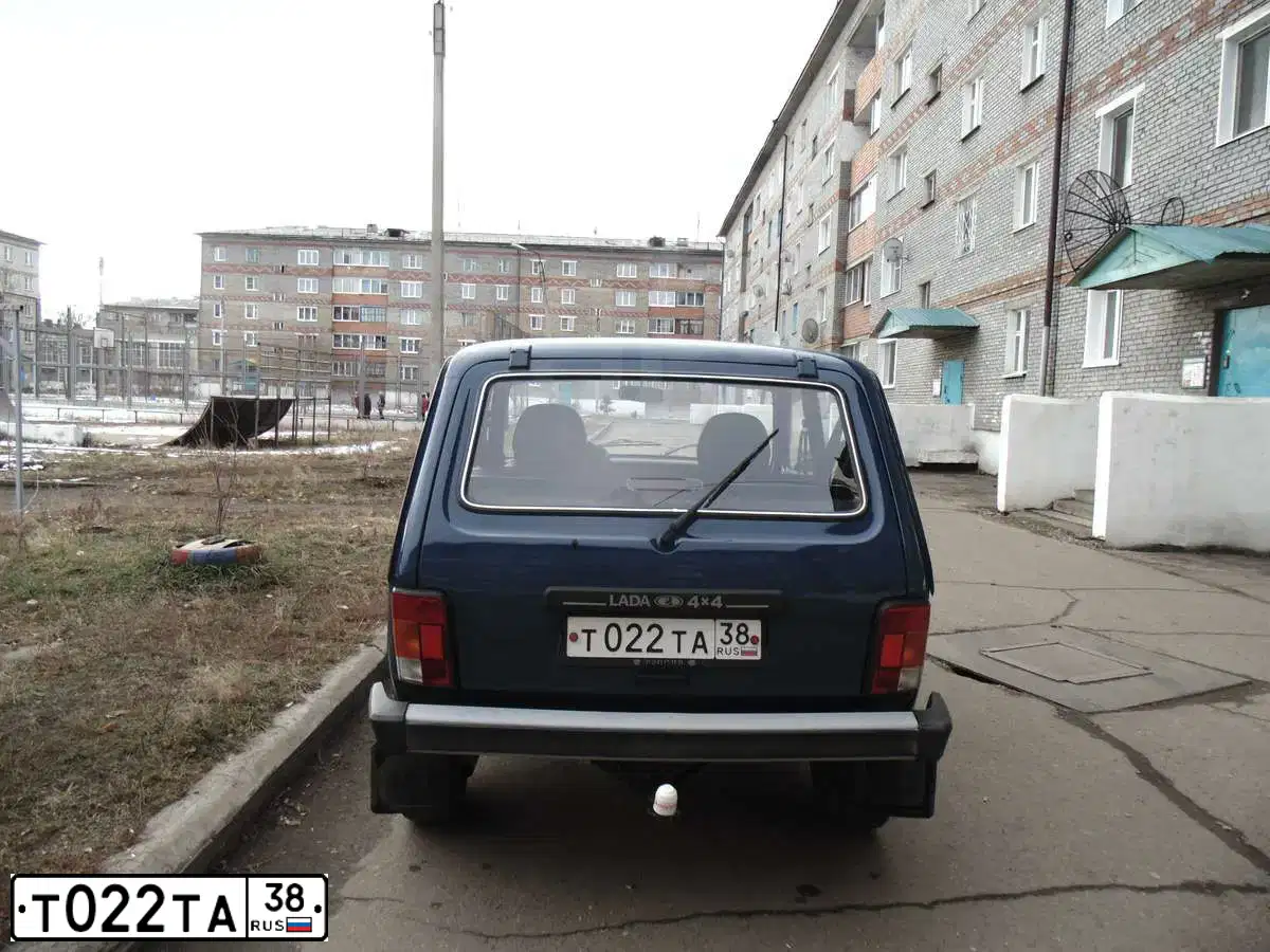 Фото автомобиля LADA 2121 NIVA, 2009 — госномер Т022ТА38. Цвет: СИНЕ-ЗЕЛЕНЫЙ