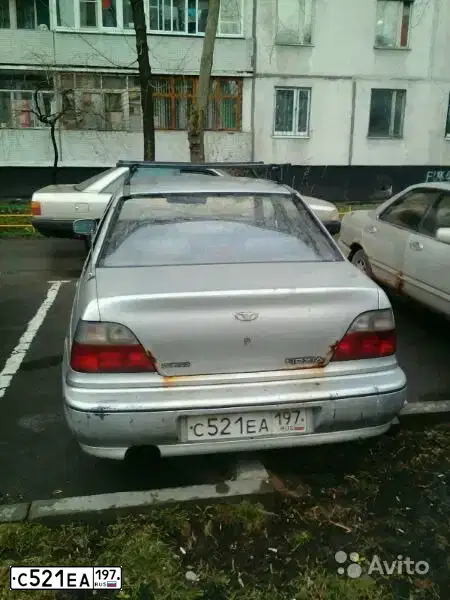 Фото автомобиля DAEWOO NEXIA, 2001 — госномер М359ЕР190. Цвет: Серый