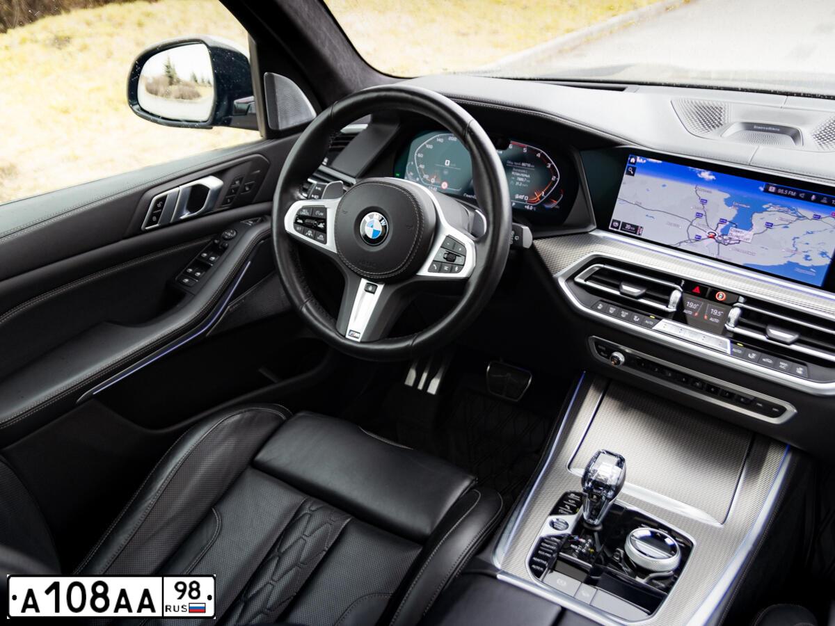 Фото автомобиля BMW X5M, 2020 — госномер Т634КН198. Цвет: ЧЕРНЫЙ