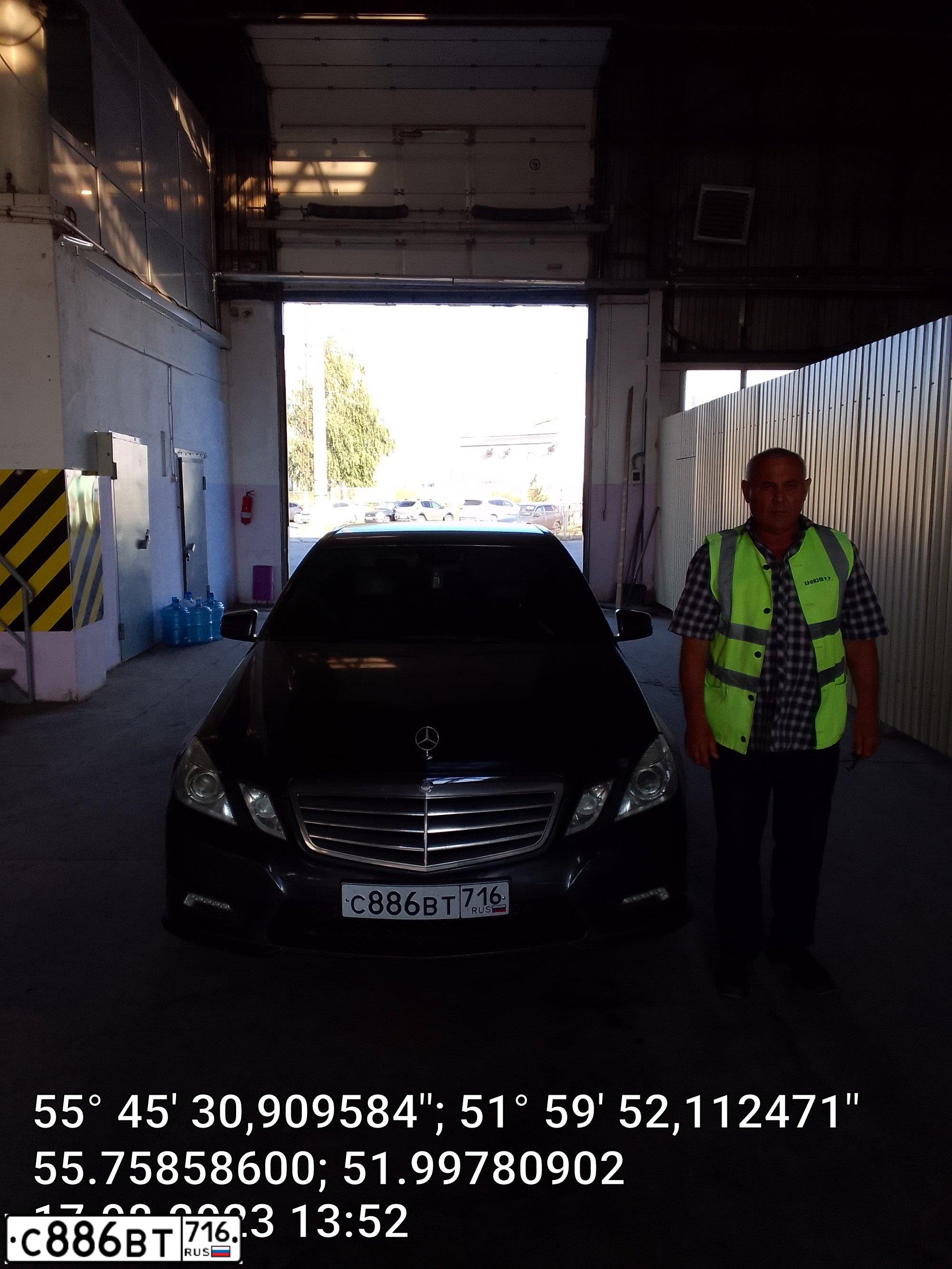 Фото автомобиля MERCEDES E-KLASSE, 2011 — госномер С886ВТ716. Цвет: СЕРЫЙ