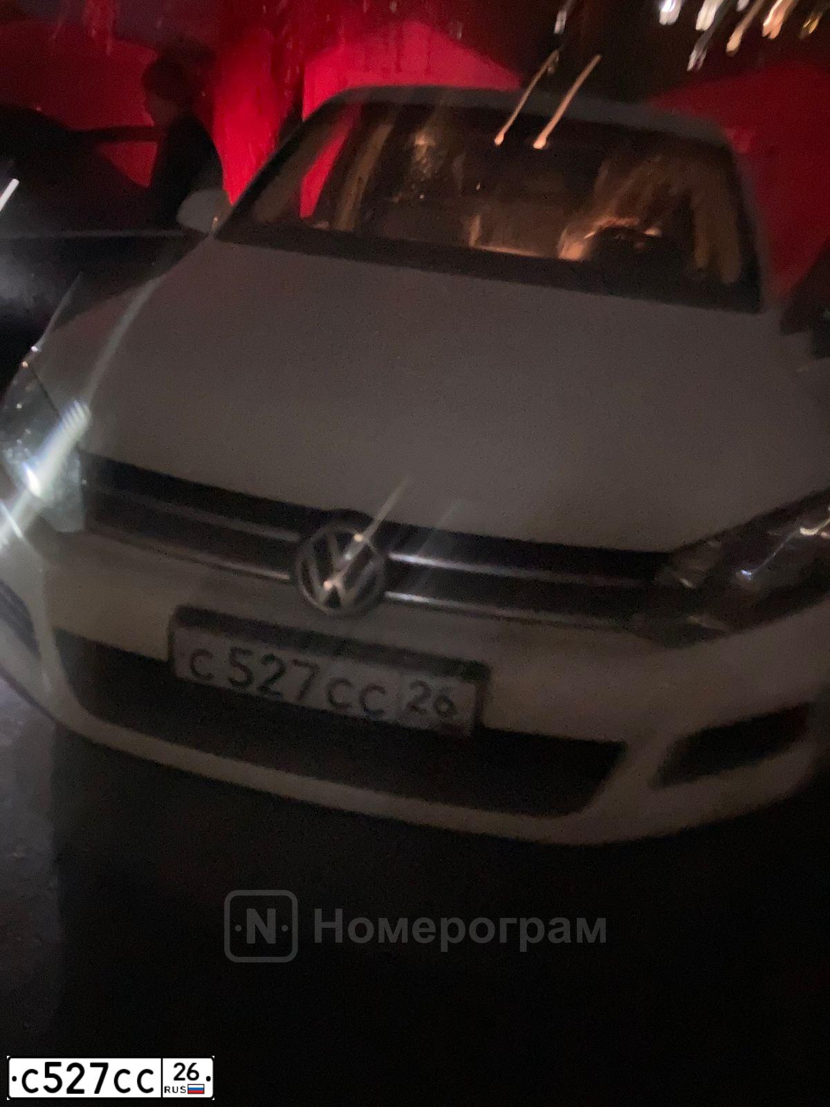 Фото автомобиля VOLKSWAGEN TOUAREG, 2010 — госномер С527СС34. Цвет: БЕЛЫЙ
