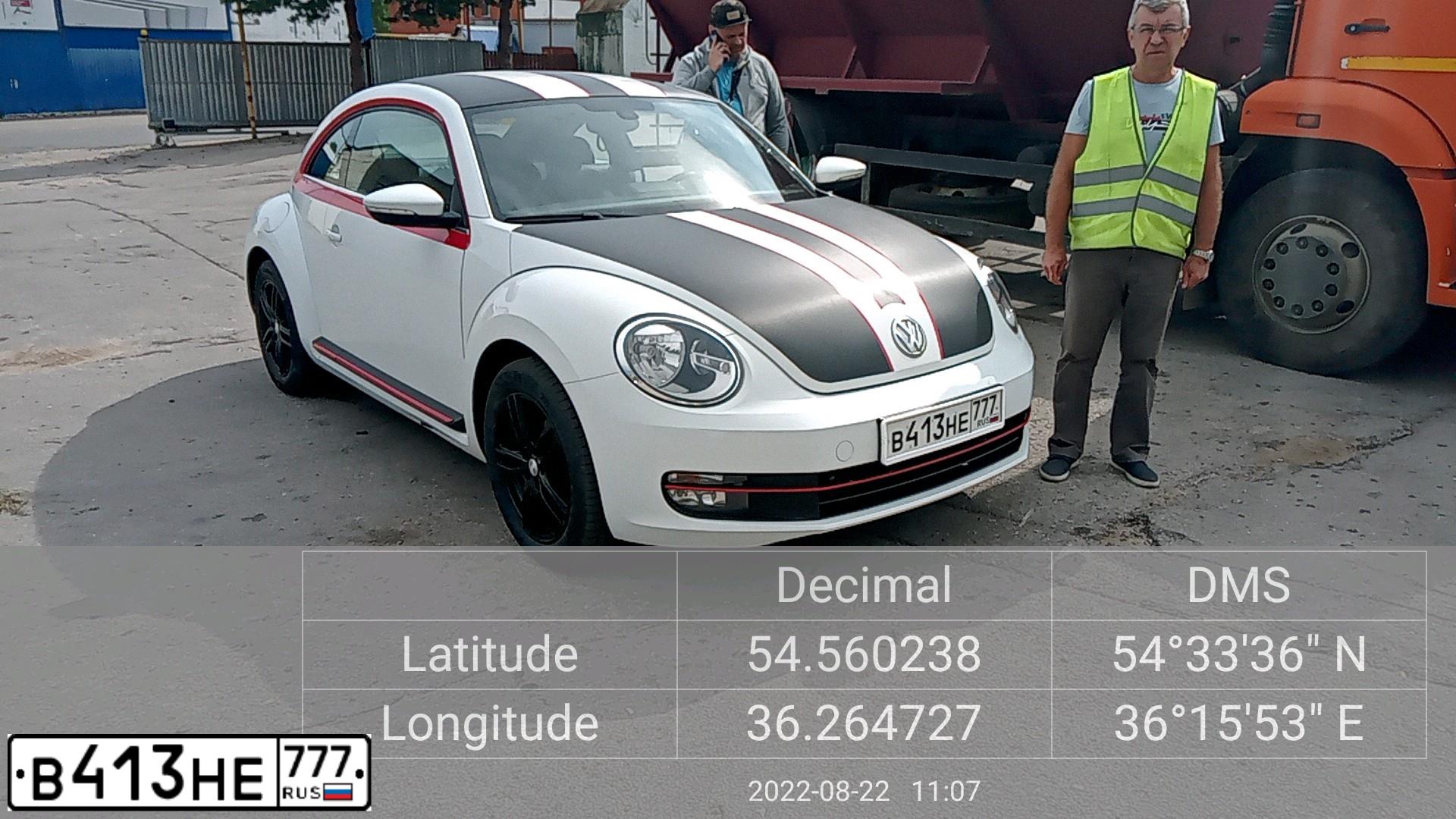 Фото автомобиля VOLKSWAGEN BEETLE, 2014 — госномер С904РК40. Цвет: МНОГОЦВЕТНЫЙ