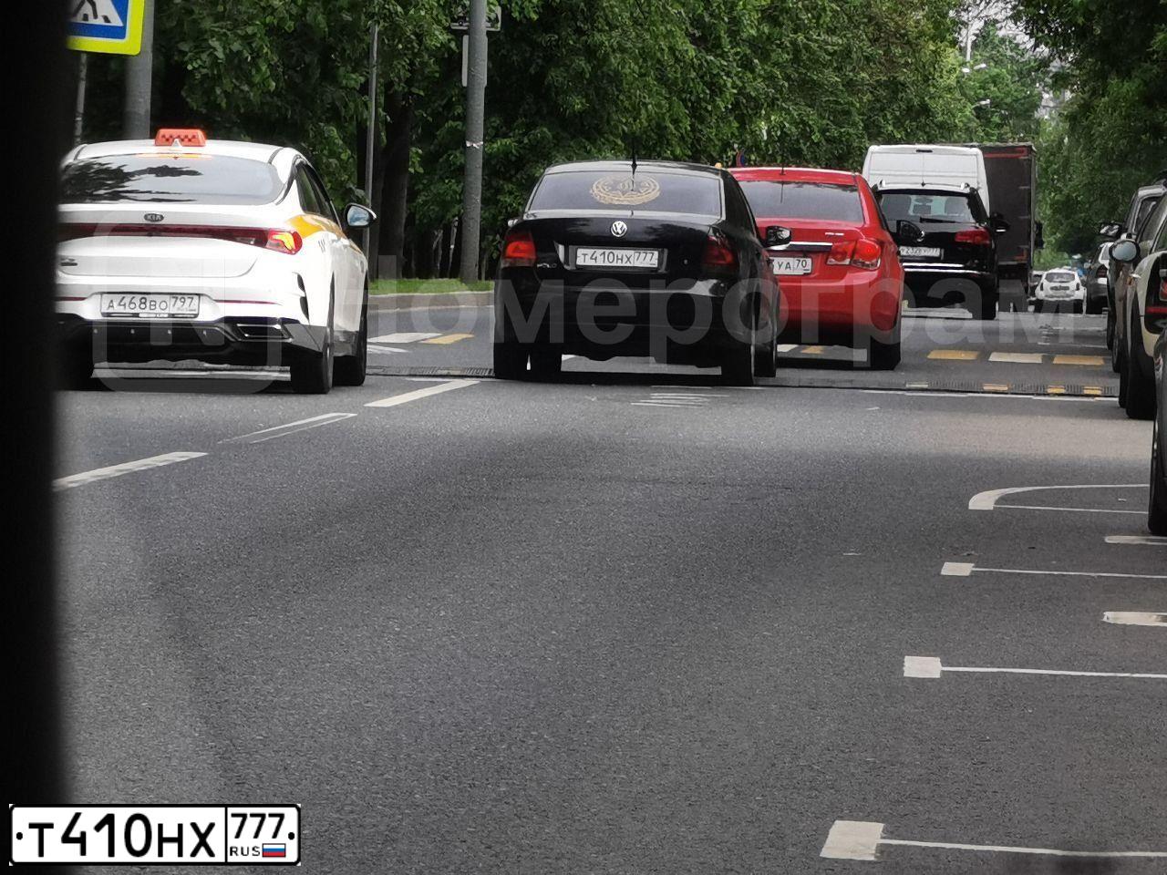 Фото автомобиля VOLKSWAGEN POLO, 2014 — госномер Е076НМ761. Цвет: ЧЕРНЫЙ