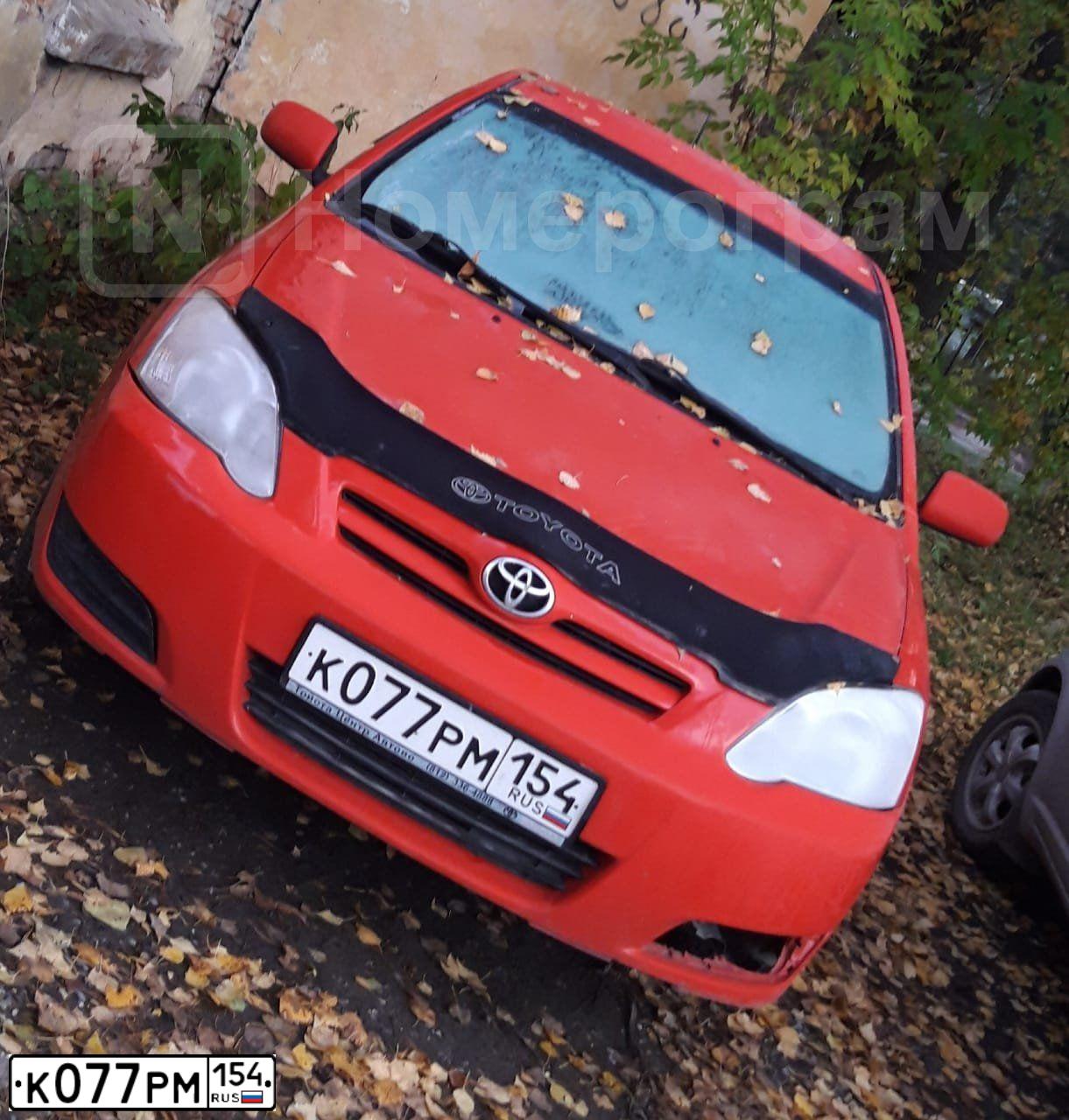 Фото автомобиля TOYOTA COROLLA, 2004 — госномер К077РМ154. Цвет: Красный