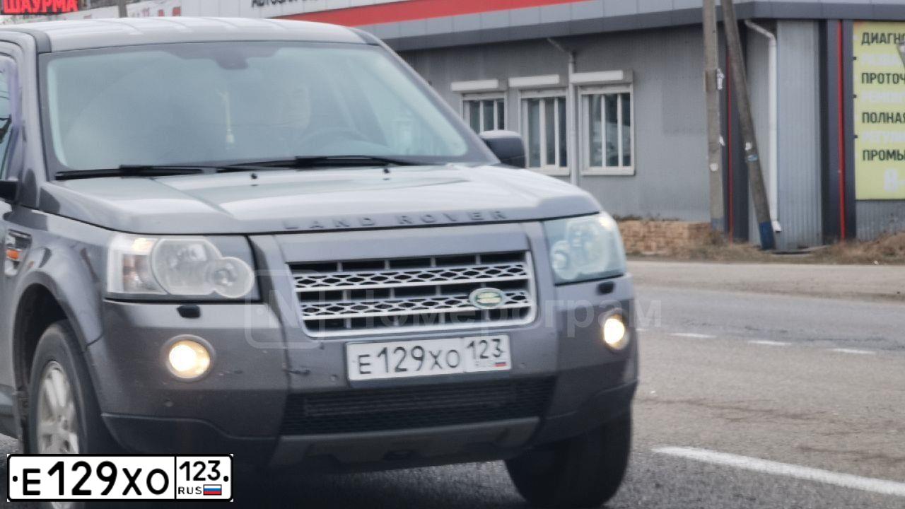 Фото автомобиля LANDROVER FREELANDER, 2007 — госномер К247КР31. Цвет: СЕРЫЙ