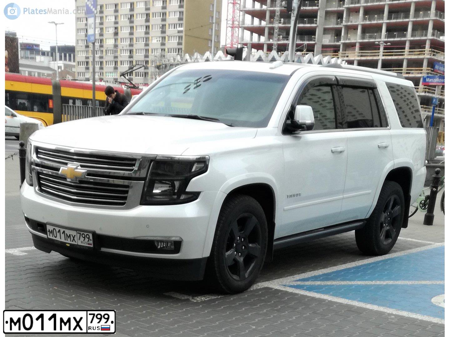 Фото автомобиля CHEVROLET TAHOE, 2018 — госномер М011МХ799. Цвет: Белый
