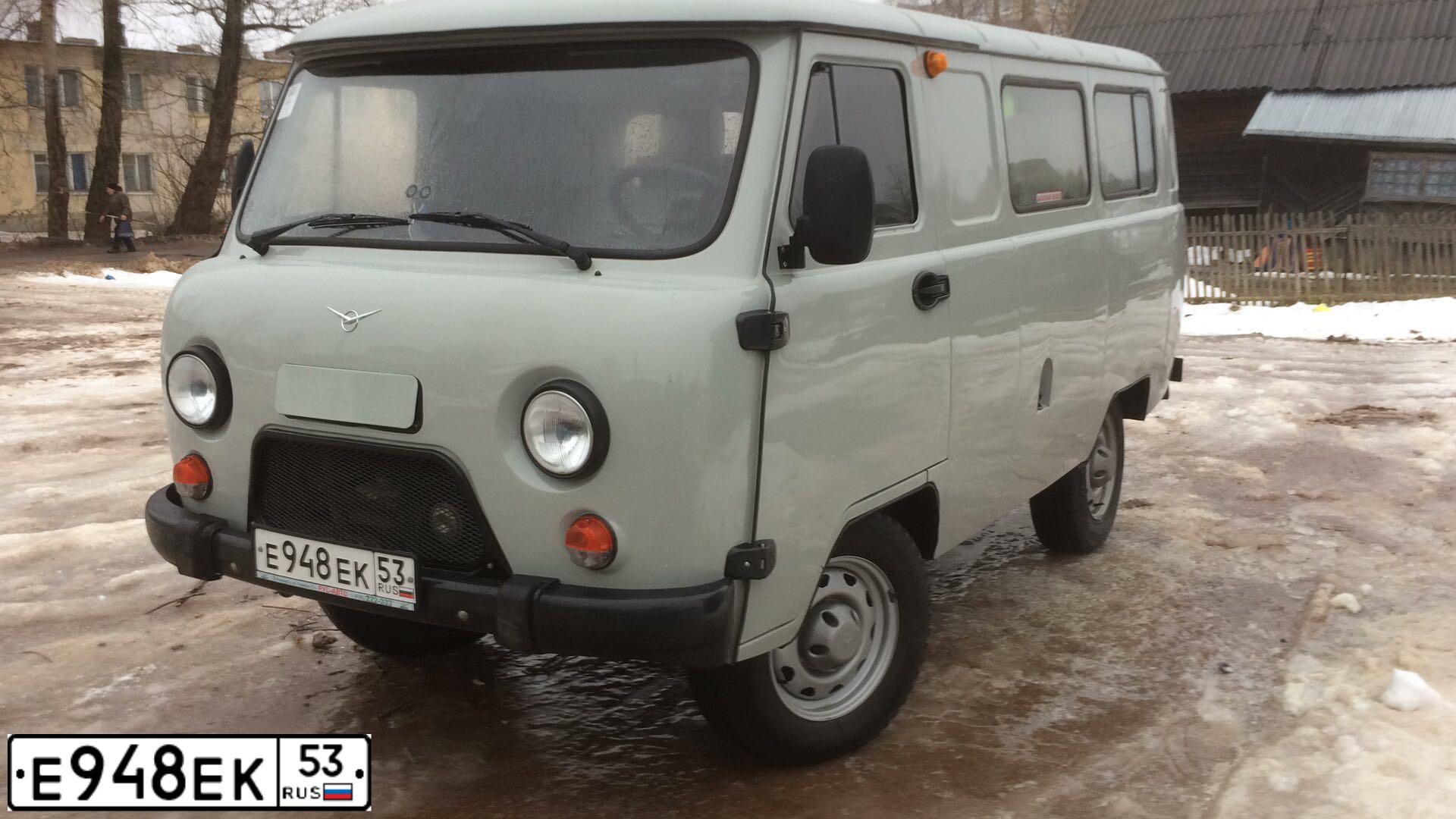Фото автомобиля UAZ 3741, 2016 — госномер Е948ЕК53. Цвет: СВЕТЛ СЕР НЕМЕТАЛЛИК