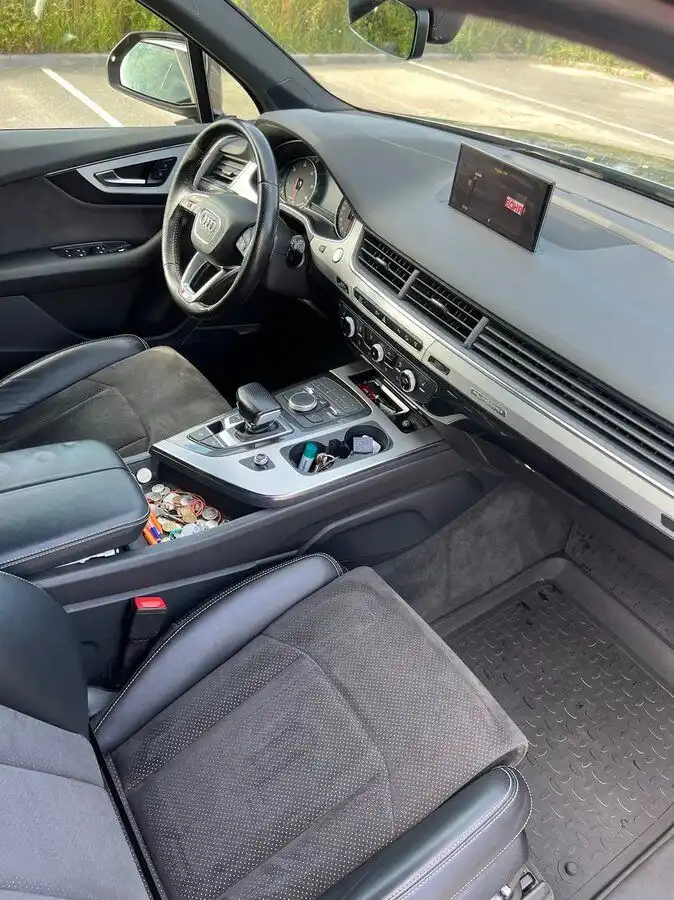 Фото автомобиля AUDI Q7, 2016 — госномер Е707КХ36. Цвет: СЕРЫЙ