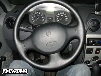 Фото автомобиля RENAULT LOGAN, 2007 — госномер А049ХС177. Цвет: СВЕТЛО-ЗЕЛЕНЫЙ