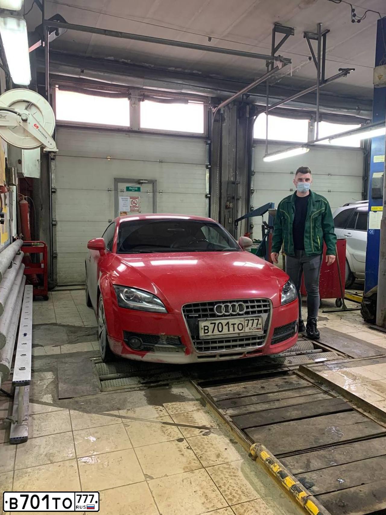 Фото автомобиля AUDI TT, 2007 — госномер В701ТО777. Цвет: Красный
