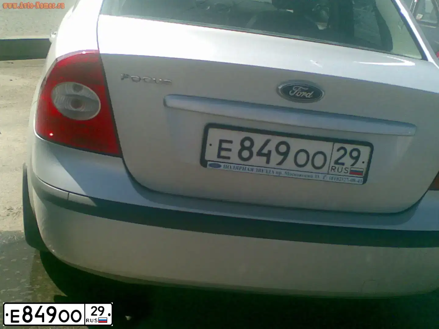 Фото автомобиля FORD FOCUS, 2007 — госномер О233КН29. Цвет: СЕРЕБРИСТЫЙ