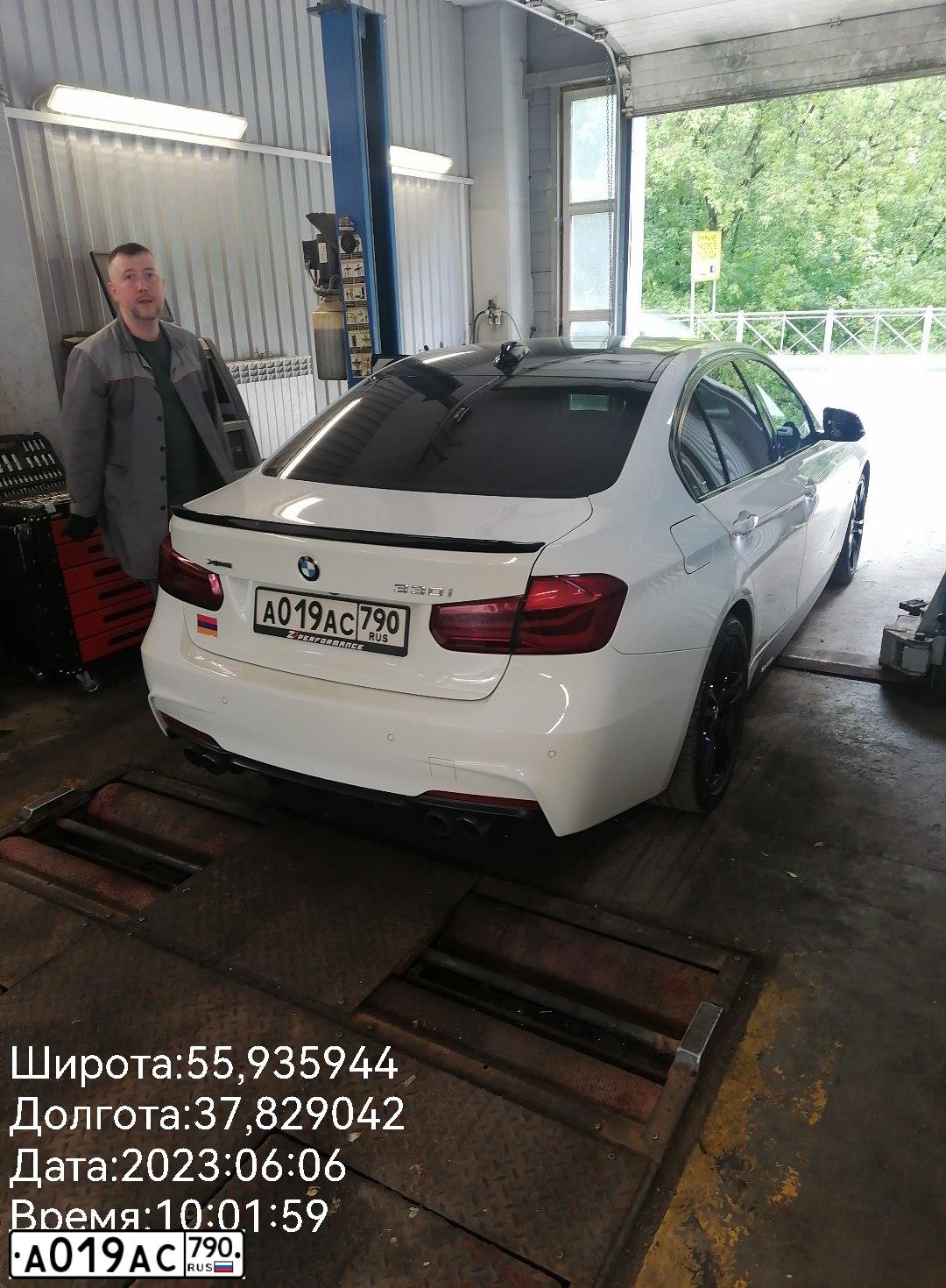 Фото автомобиля BMW SERIE 3, 2018 — госномер А019АС790. Цвет: БЕЛЫЙ