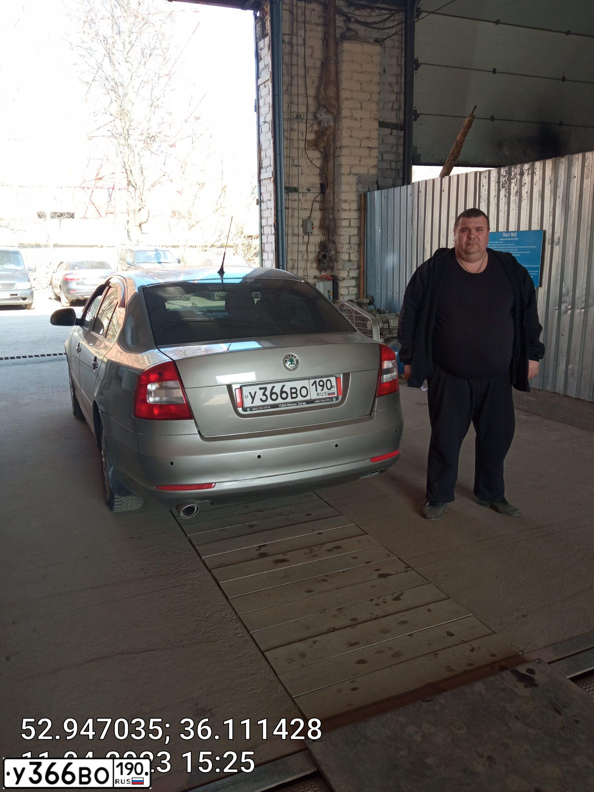 Фото автомобиля SKODA OCTAVIA, 2010 — госномер О745ЕО180. Цвет: Серый
