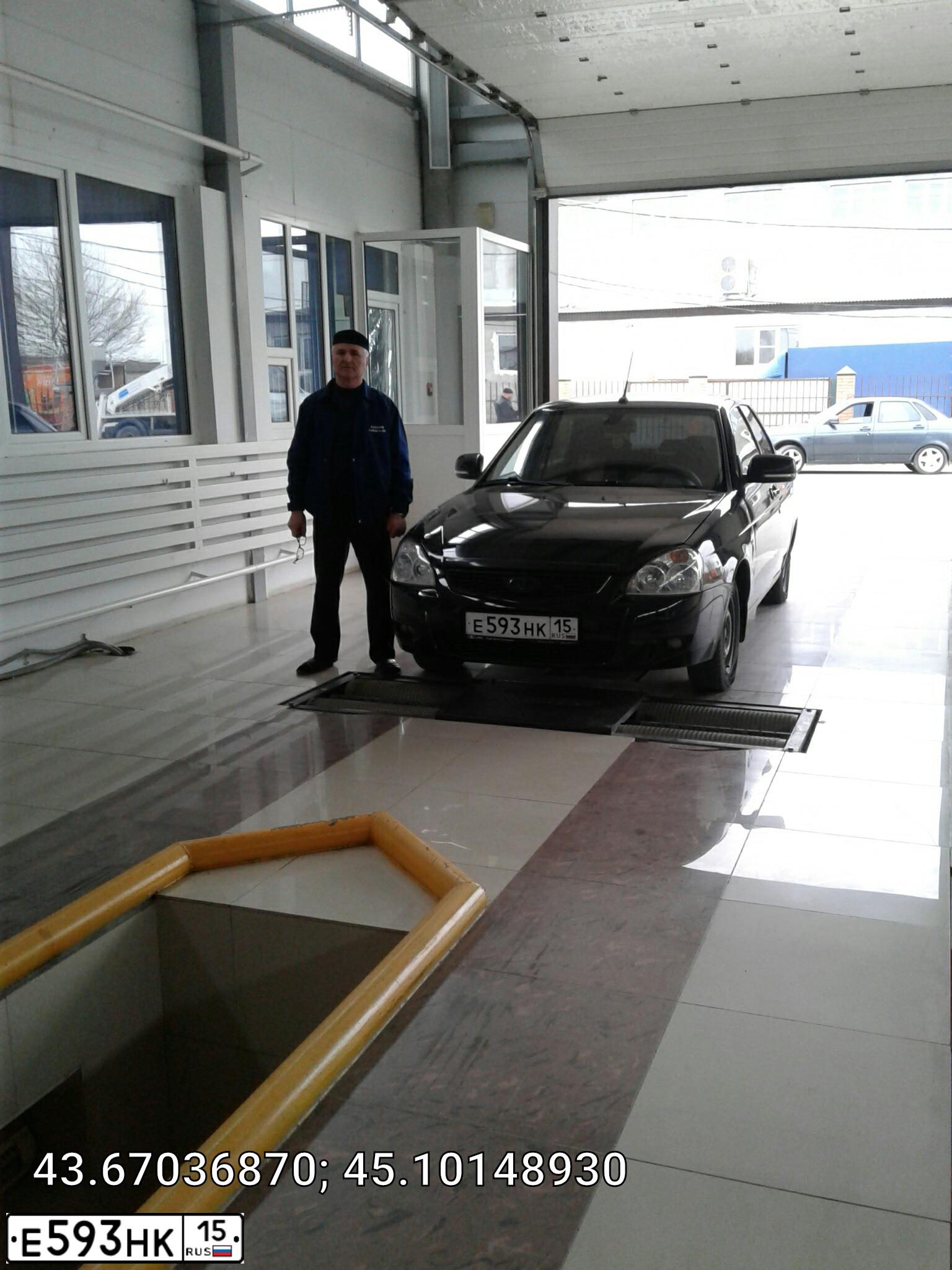 Фото автомобиля LADA 2170 PRIORA, 2012 — госномер Е013КТ777. Цвет: Сине-Черный