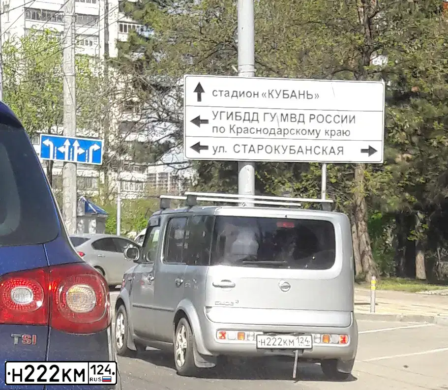 Фото автомобиля NISSAN CUBE, 2003 — госномер Н222КМ124