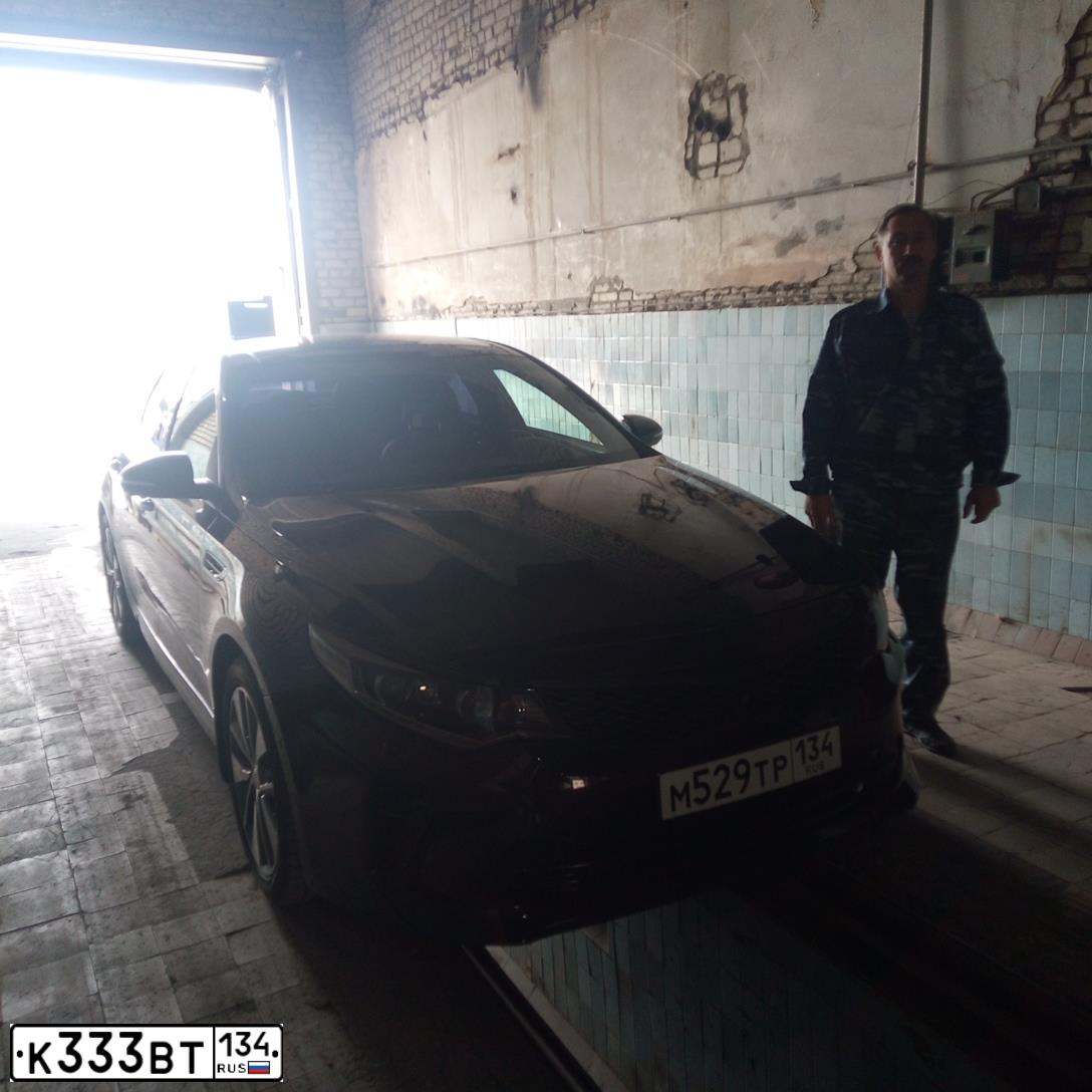 Фото автомобиля KIA MAGENTIS / OPTIMA, 2017 — госномер К333ВТ134. Цвет: ЧЕРНЫЙ