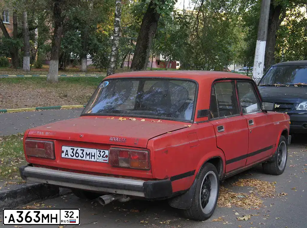 Фото автомобиля LADA 2105, 1995 — госномер А363МН32. Цвет: Красный