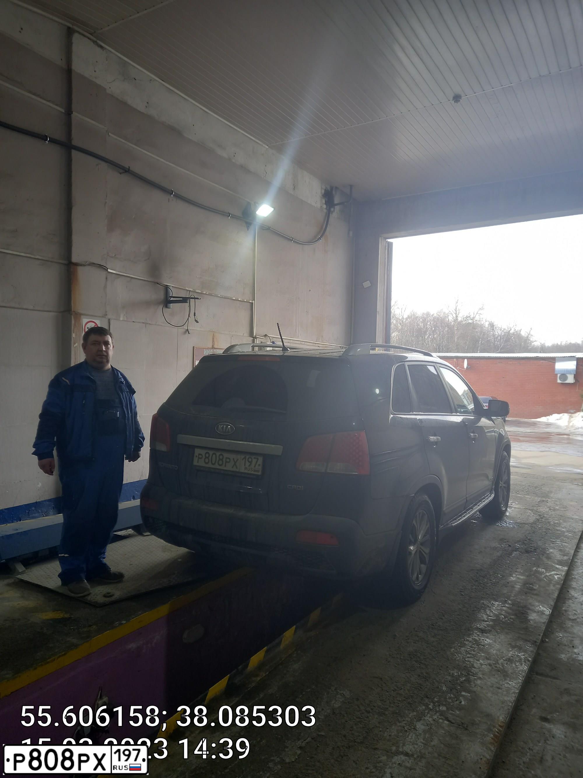 Фото автомобиля KIA SORENTO, 2012 — госномер Е125ХК790. Цвет: ЧЕРНЫЙ