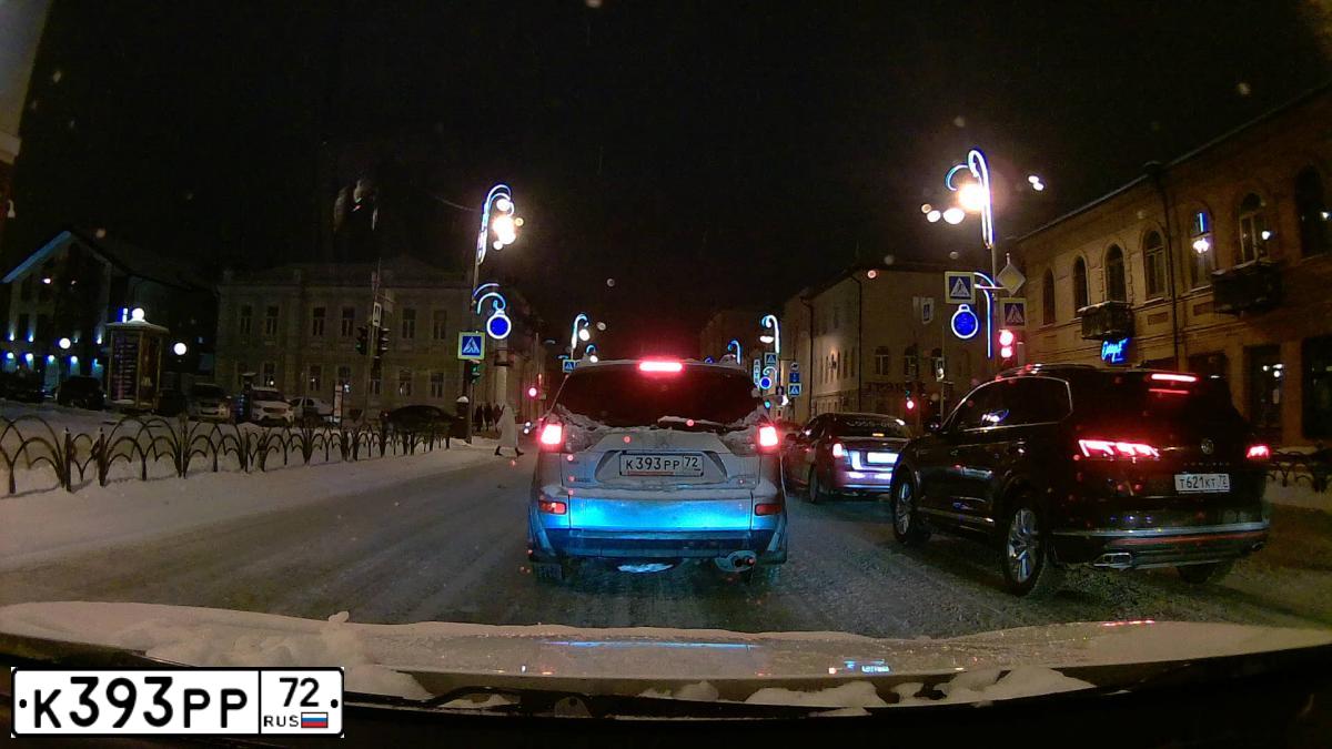 Фото автомобиля MITSUBISHI OUTLANDER, 2008 — госномер Х127НА72. Цвет: СЕРЕБРИСТЫЙ