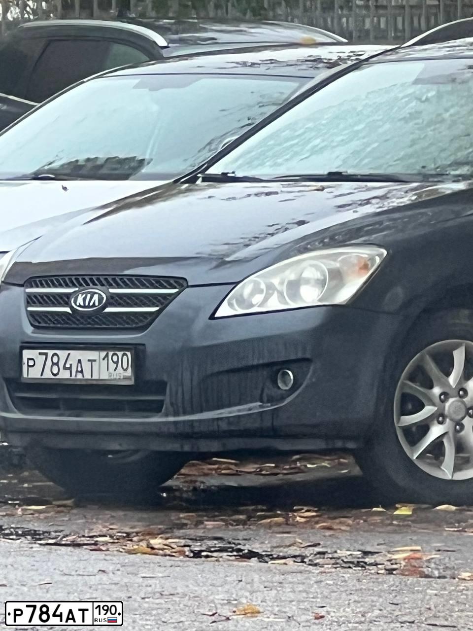 Фото автомобиля KIA CEE'D, 2009 — госномер Р784АТ190. Цвет: СЕРЫЙ