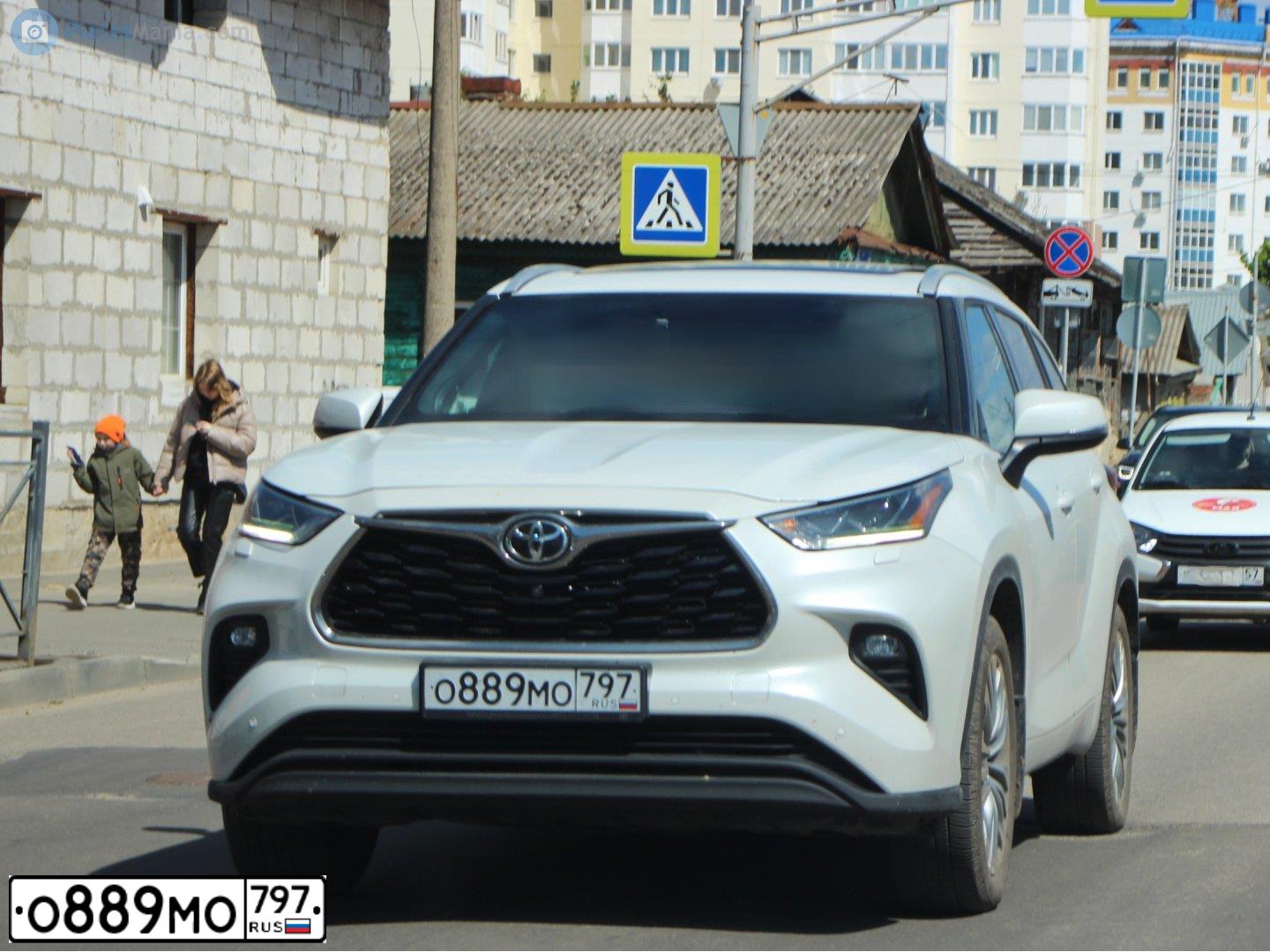 Фото автомобиля TOYOTA HIGHLANDER, 2022 — госномер О889МО797. Цвет: Белый