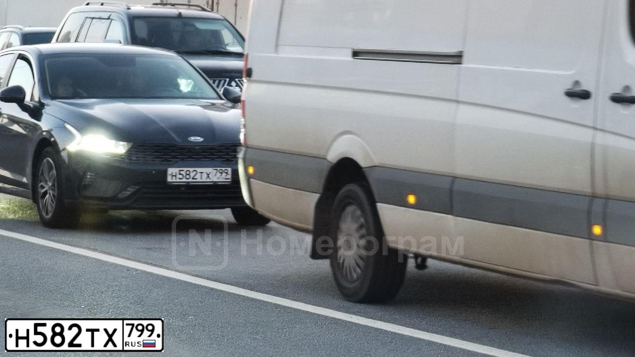Фото автомобиля KIA K5, 2020 — госномер Н582ТХ799. Цвет: синий