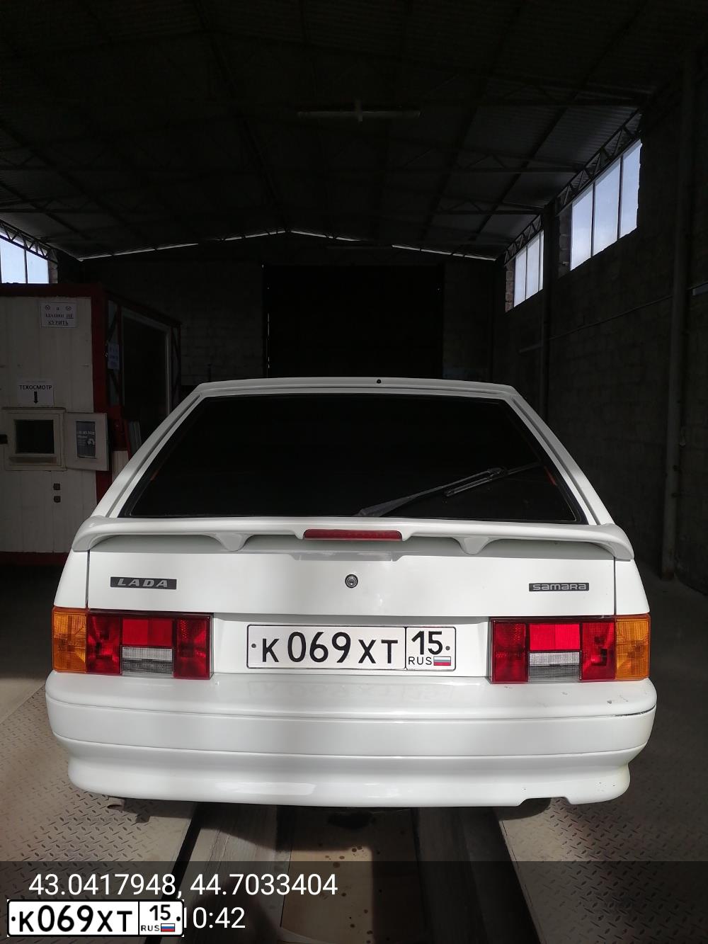Фото автомобиля LADA 2114 SAMARA, 2012 — госномер К069ХТ15. Цвет: Белый