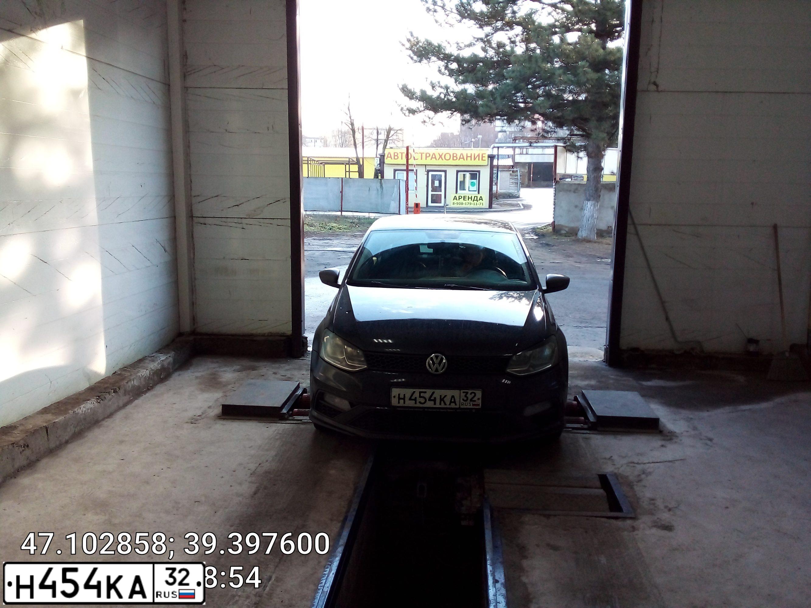 Фото автомобиля VOLKSWAGEN POLO, 2016 — госномер Т787НВ761. Цвет: ЧЕРНЫЙ