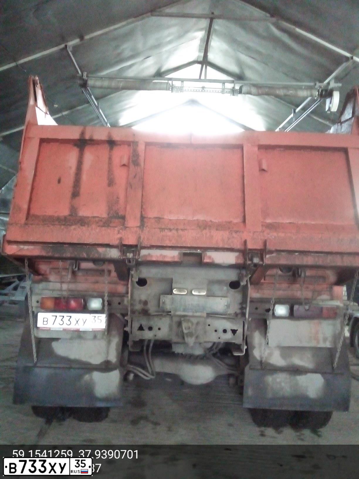 Фото автомобиля KAMAZ 55111 /6X4/, 1992 — госномер В733ХУ35. Цвет: СЕРЫЙ