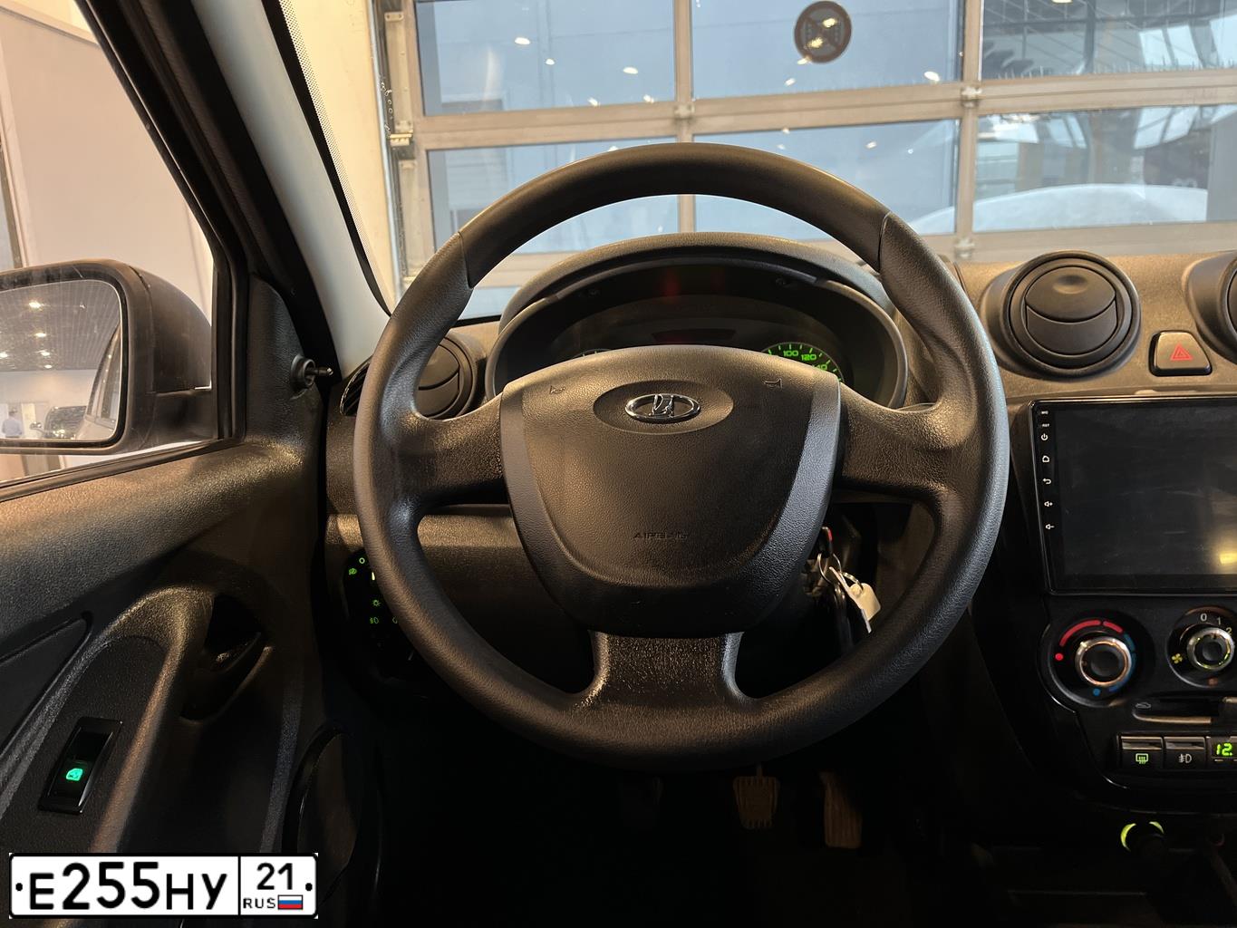 Фото автомобиля LADA 2191 GRANTA, 2015 — госномер Е255НУ21. Цвет: СЕРЕБРИСТЫЙ