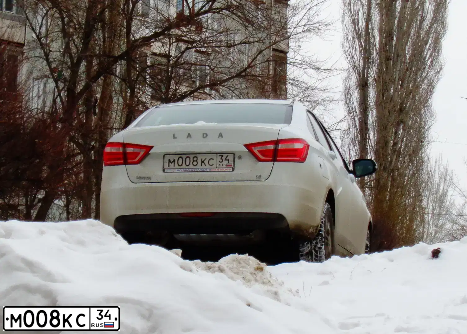 Фото автомобиля LADA 2106, 1986 — госномер М008КС34. Цвет: БЕЛЫЙ