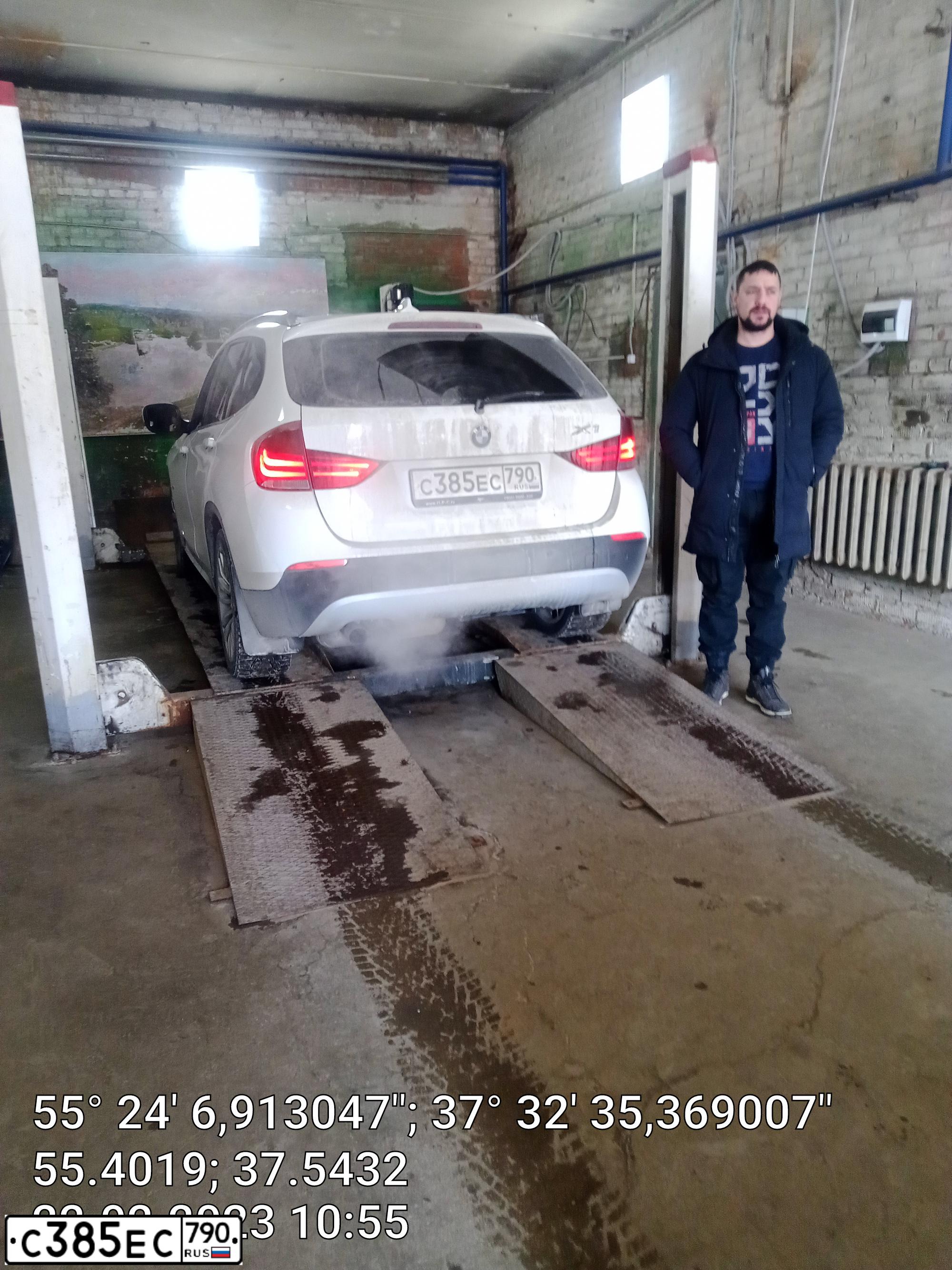 Фото автомобиля BMW X1, 2011 — госномер С385ЕС790. Цвет: Белый