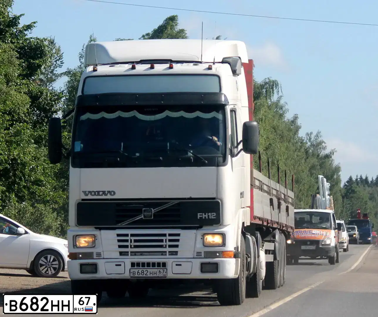 Фото автомобиля VOLVO SERIE FH /4X2/, 1998 — госномер В682НН67. Цвет: БЕЛЫЙ