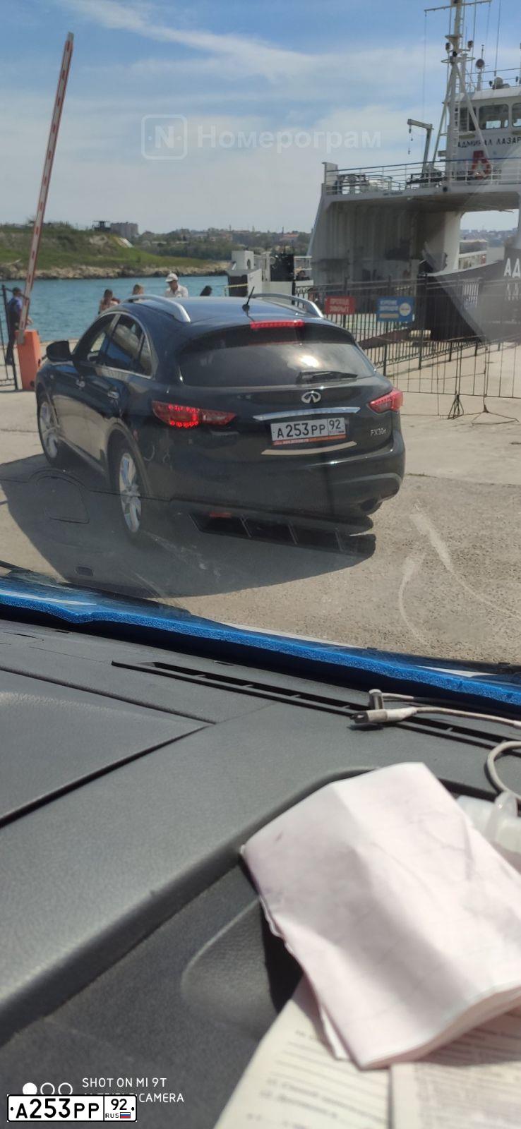 Фото автомобиля INFINITI QX70 /FX/, 2013 — госномер С878УР716. Цвет: ЧЕРНЫЙ