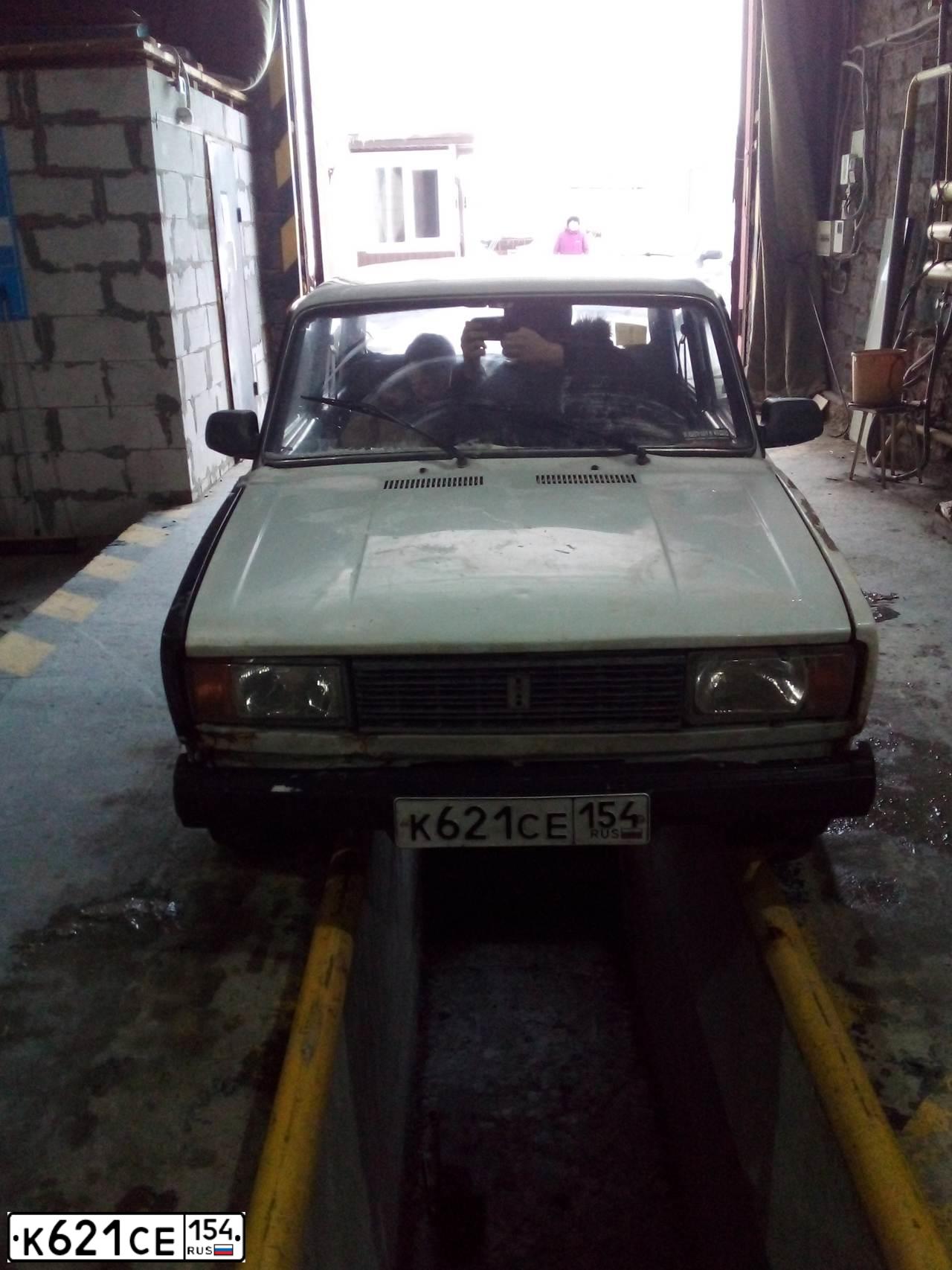Фото автомобиля LADA 2105 LADA, 2005 — госномер К621СЕ154. Цвет: ЯРКО - БЕЛЫЙ