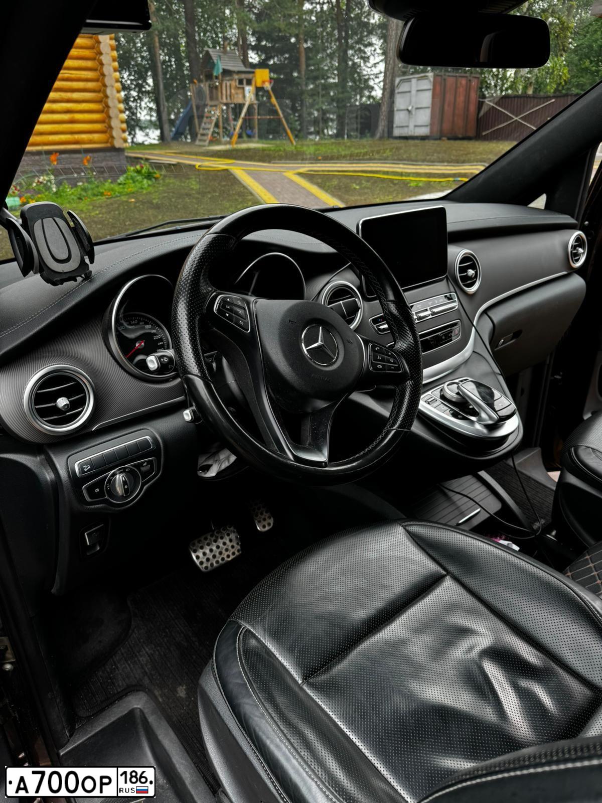 Фото автомобиля MERCEDES V-KLASSE, 2018 — госномер А700ОР186. Цвет: Коричневый