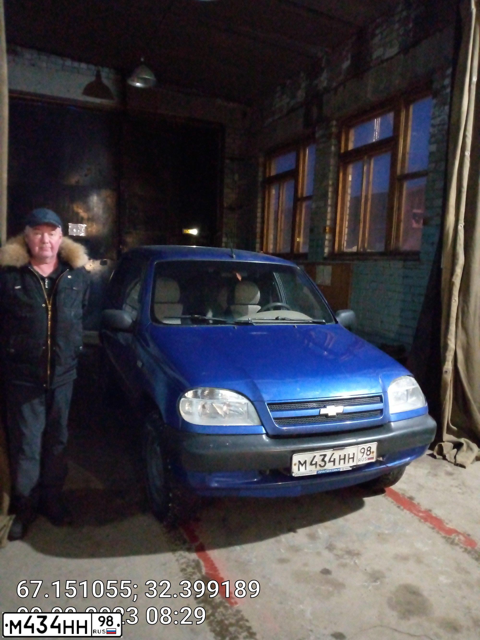 Фото автомобиля CHEVROLET NIVA, 2006 — госномер А461ХН51. Цвет: ЯРКО-СИНИЙ МЕТАЛЛИК