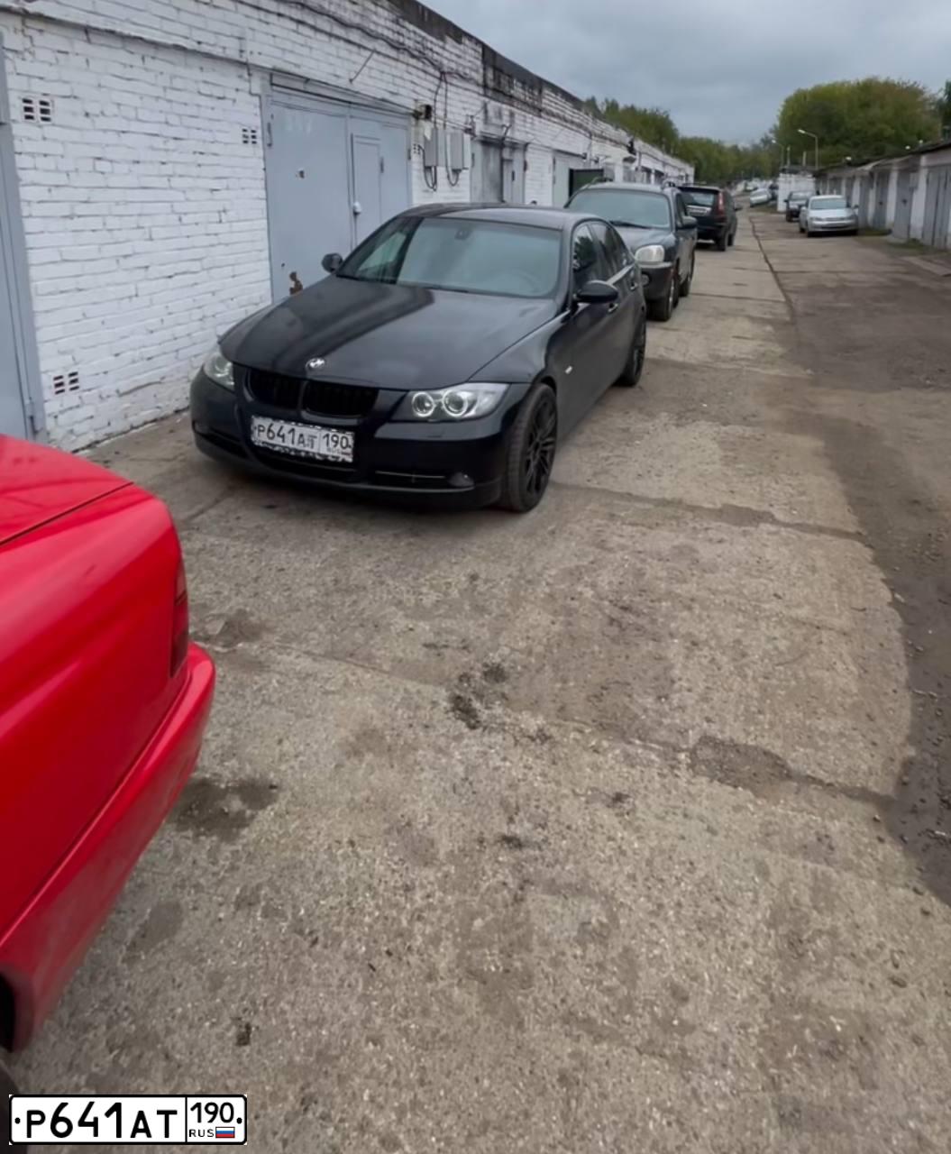 Фото автомобиля BMW SERIE 3, 2008 — госномер Р641АТ190. Цвет: ЧЕРНЫЙ