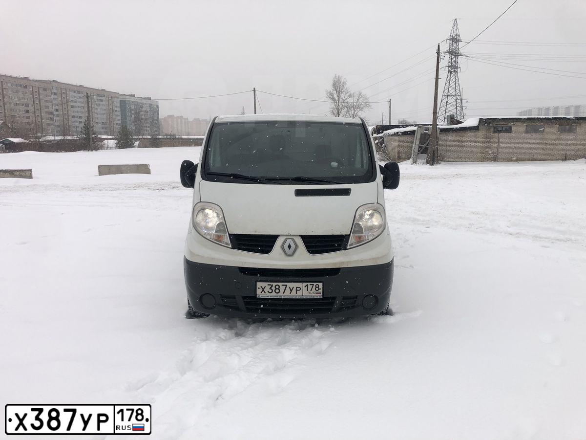 Фото автомобиля RENAULT TRAFIC, 2011 — госномер Х387УР178. Цвет: Белый