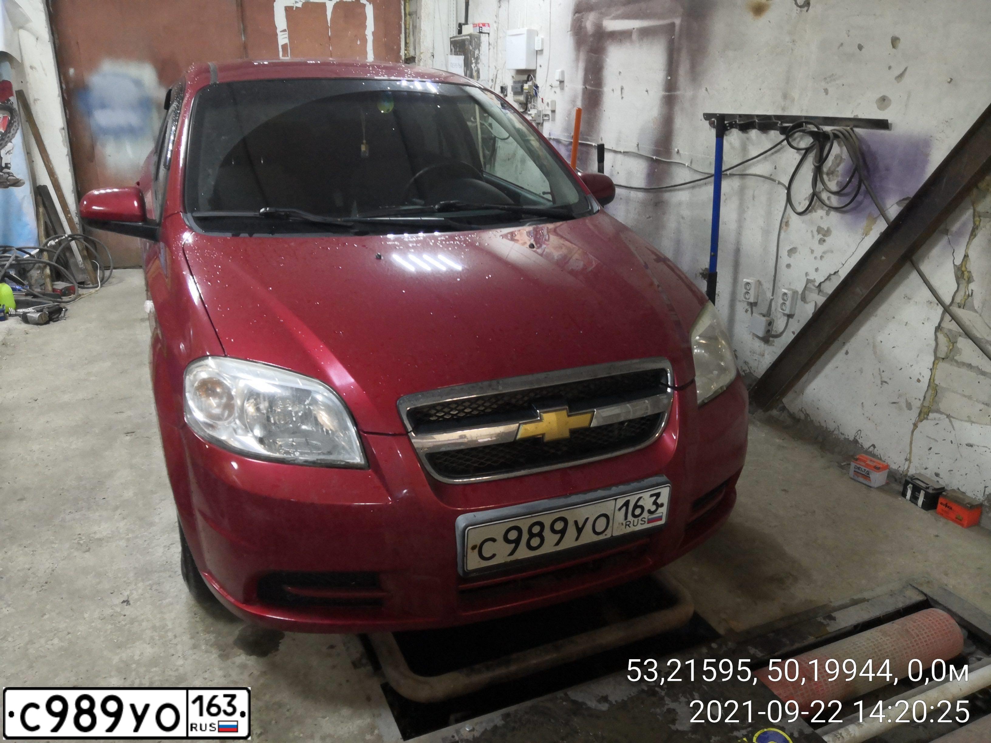 Фото автомобиля CHEVROLET AVEO, 2010 — госномер С989УО163. Цвет: Красный