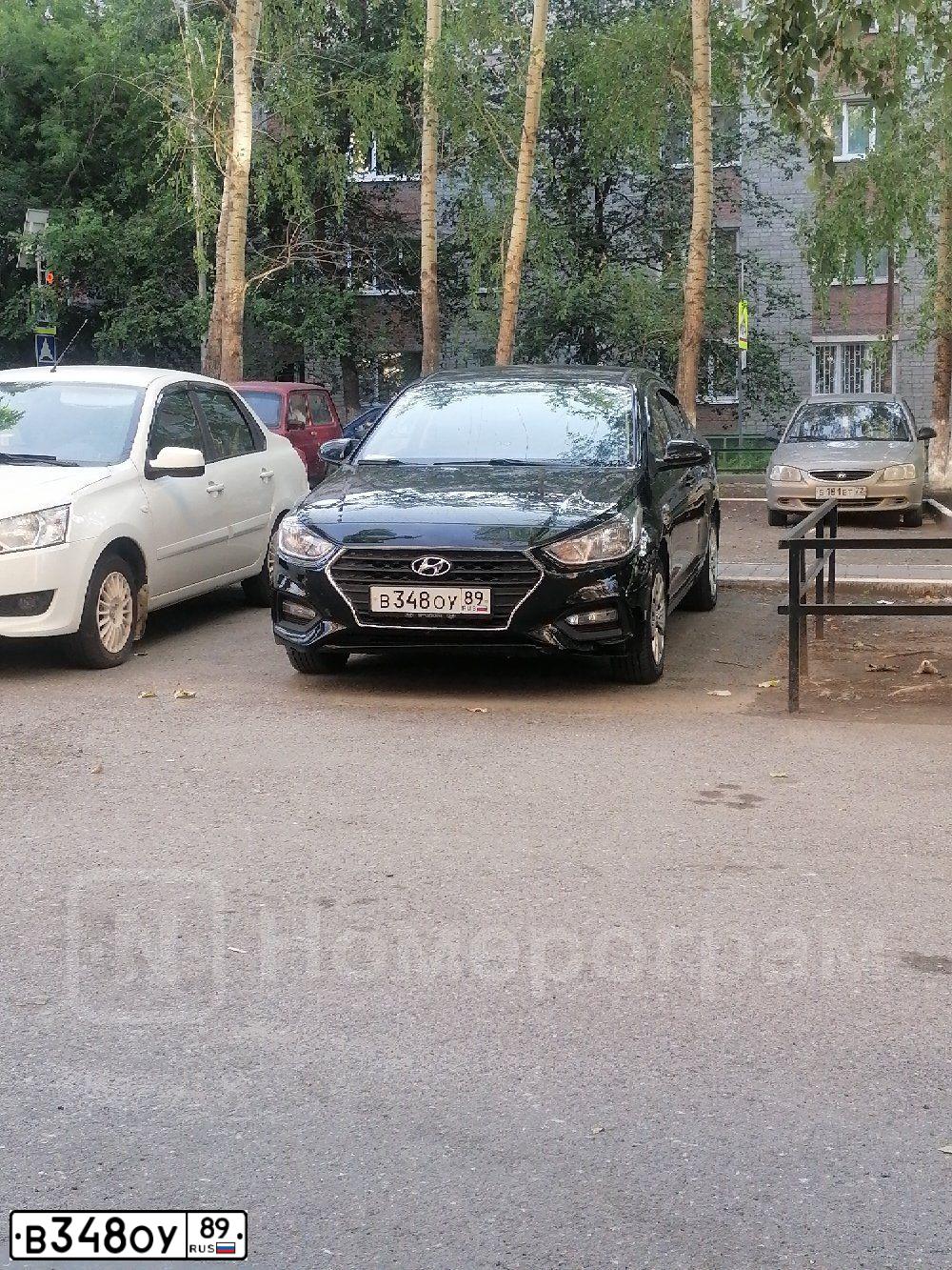 Фото автомобиля HYUNDAI SOLARIS, 2019 — госномер В348ОУ89. Цвет: ЧЕРНЫЙ