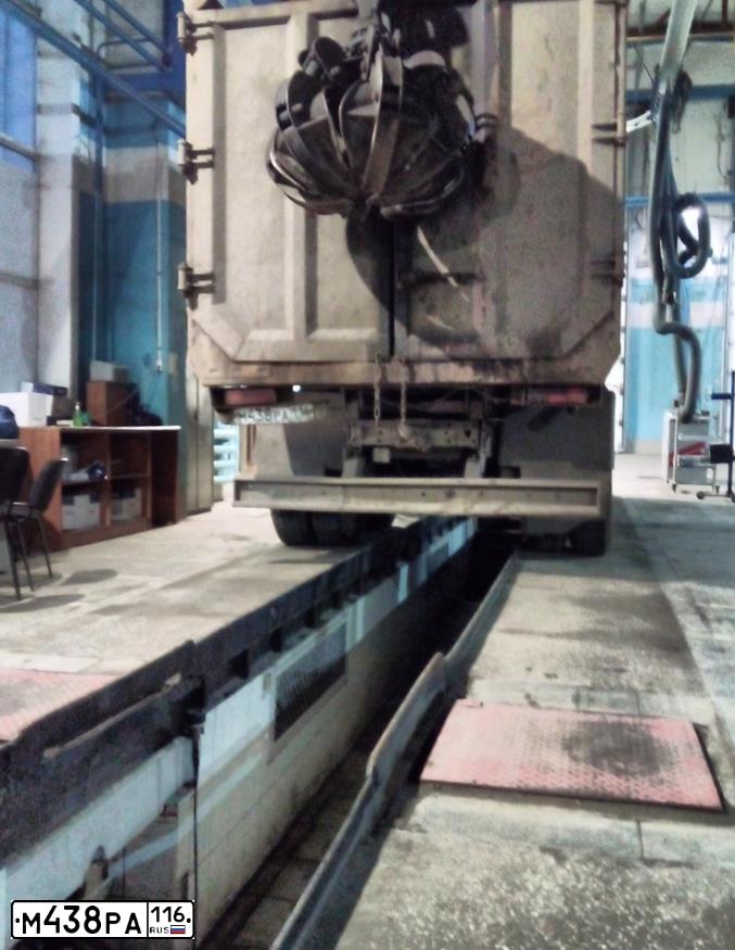 Фото автомобиля KAMAZ 53228 /6X6/, 2004 — госномер О225КТ196. Цвет: СВ ДЫМКА