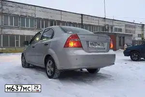Фото автомобиля CHEVROLET AVEO, 2009 — госномер Е788КХ29. Цвет: СЕРЕБРИСТЫЙ