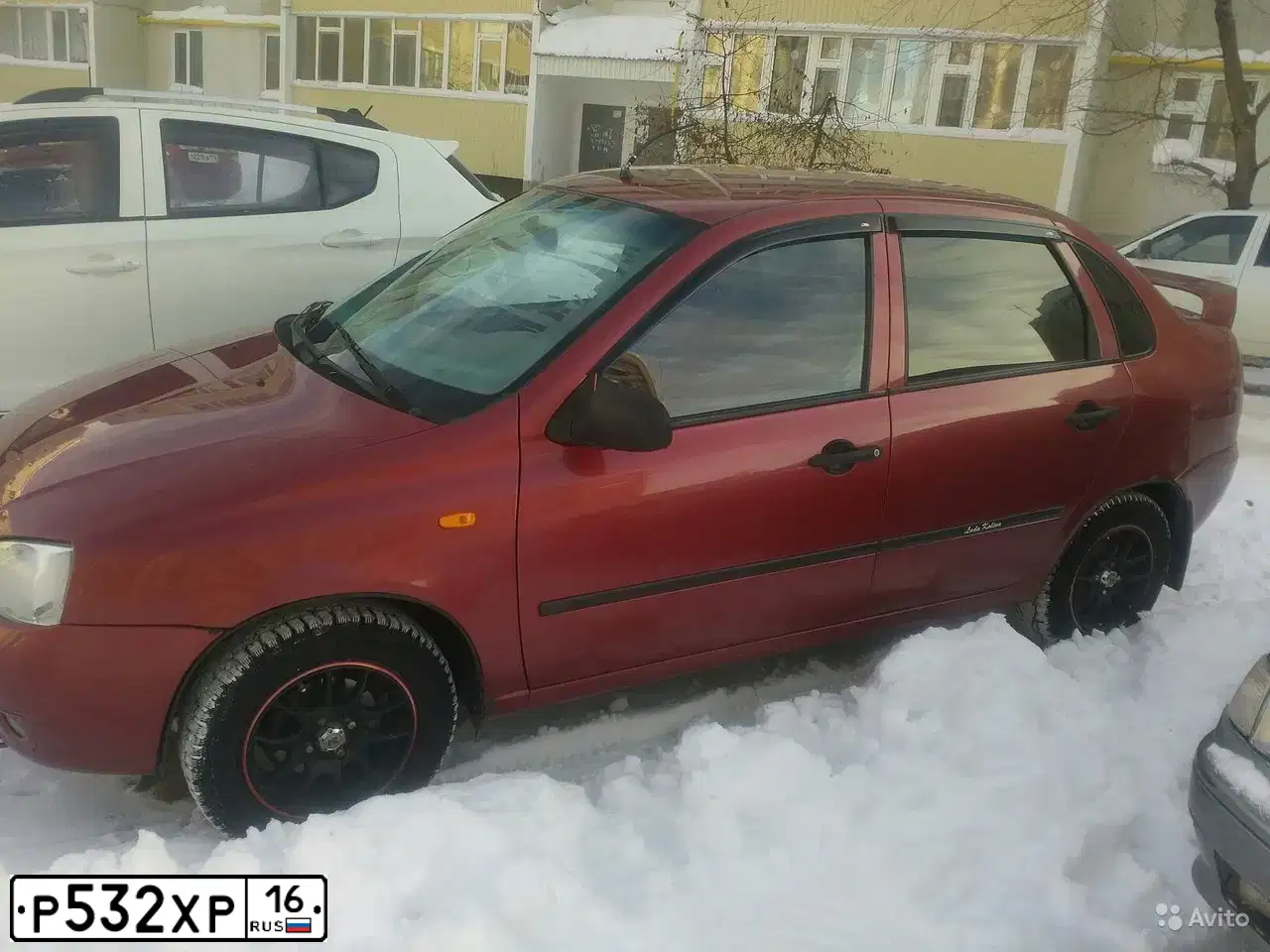 Фото автомобиля LADA 1118 KALINA, 2005 — госномер Р532ХР16. Цвет: СЕРЕБРИСТО-КРАСНЫЙ