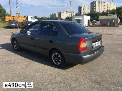 Фото автомобиля TAGAZ ACCENT, 2005 — госномер О528НН44. Цвет: СЕРЫЙ
