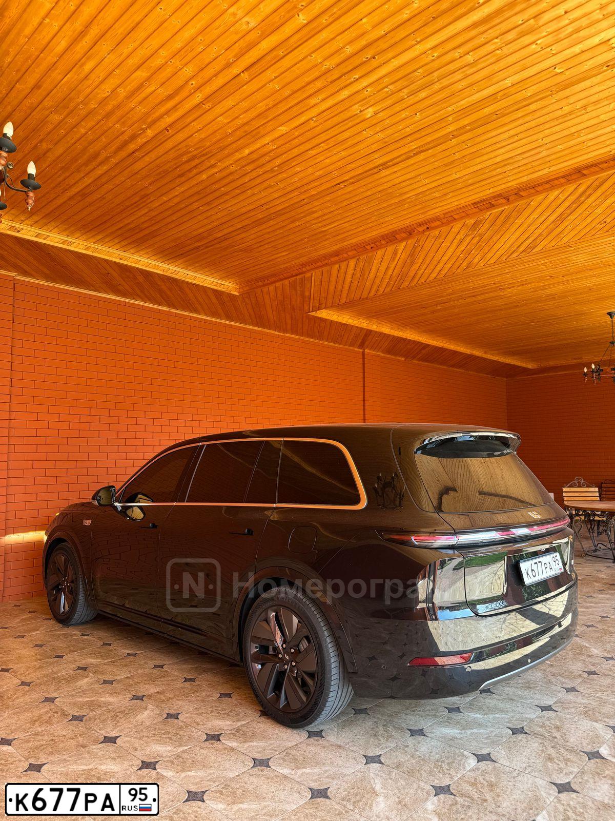 Фото автомобиля TOYOTA LANDCRUISER 200, 2015 — госномер К677РА95. Цвет: ЧЕРНЫЙ